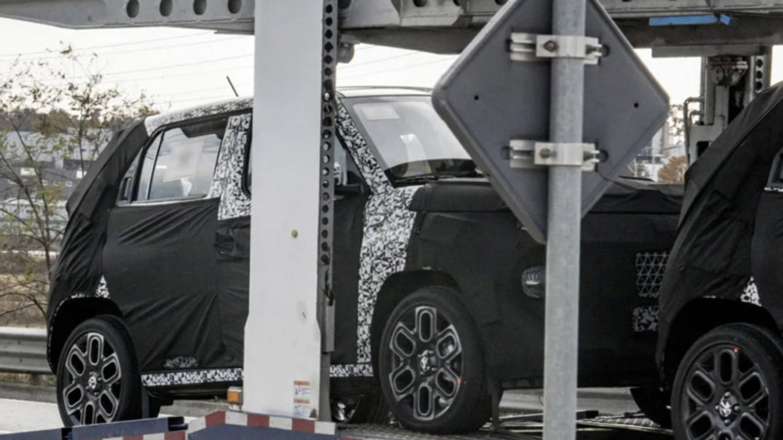 Hyundai начал тестировать свой самый недорогой кроссовер - today.ua