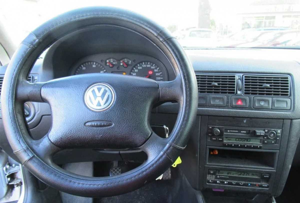 У Німеччині знайшли “живий“ VW Golf з пробігом 1 млн км