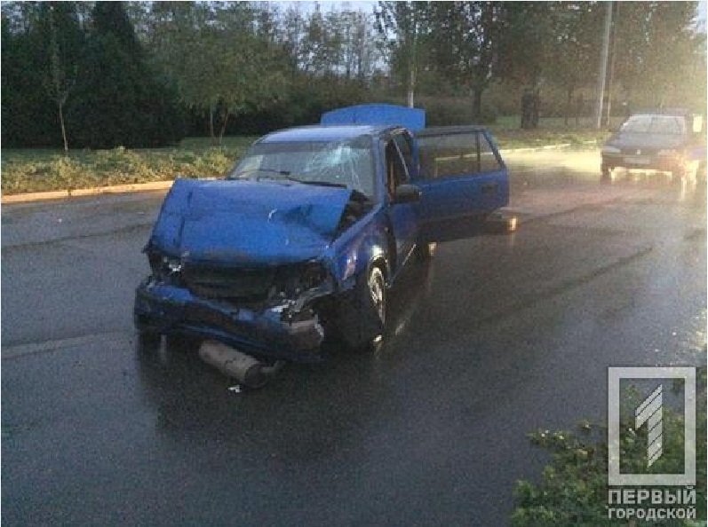 У Кривому Розі в ДТП потрапив автомобіль з вагітною жінкою і двома дітьми: наслідки аварії