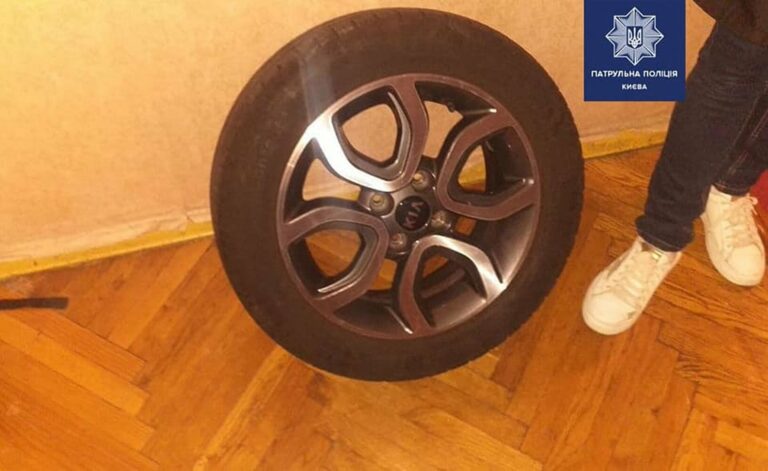 Киевлянин сдал полиции сына, который украл колеса - today.ua