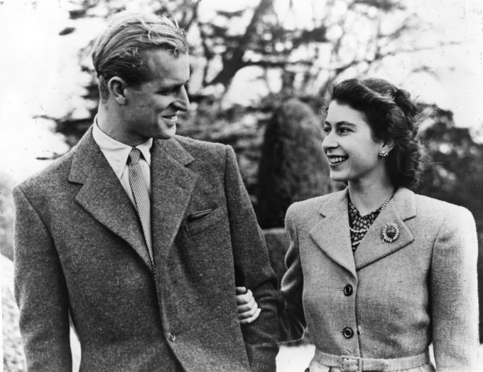 Королева Єлизавета ІІ та принц Філіп зустріли 73-у річницю із дня весілля: що подарували молодятам улюблені спадкоємці   - today.ua