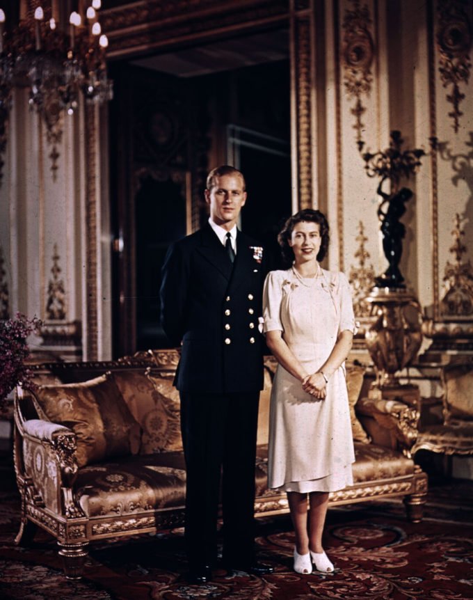 Королева Єлизавета ІІ та принц Філіп зустріли 73-у річницю із дня весілля: що подарували молодятам улюблені спадкоємці  