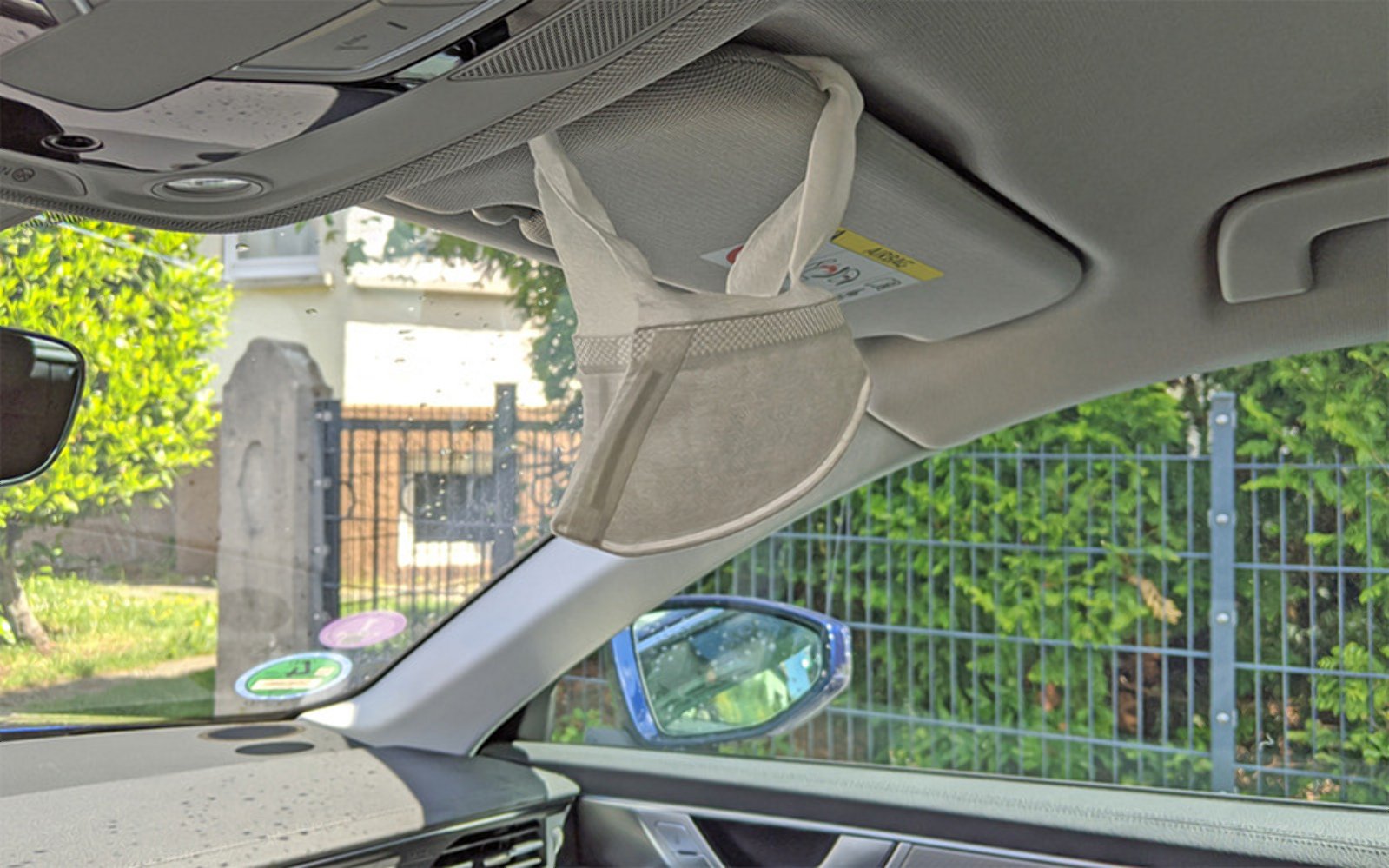 Где хранить в автомобиле защитную маску? Есть решение!