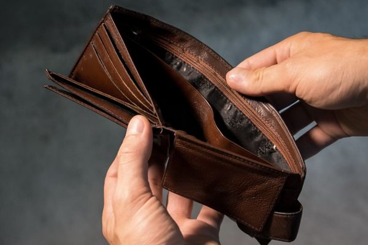 Власникам зруйнованого житла припинили виплачувати допомогу від держави: в уряді назвали причину