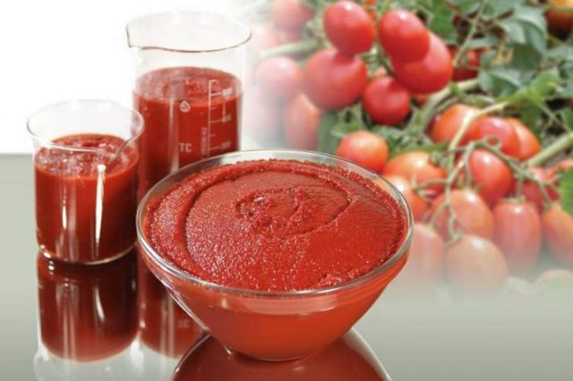Рецепт борщу з домашнім томатним пюре: відомий ресторатор поділився сімейним секретом