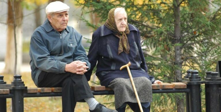 Із квітня в Україні підвищується пенсійний вік: кого торкнеться нова норма - today.ua