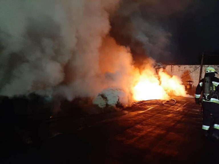 НП на військовому заводі у Дніпрі: рятувальники не можуть загасити пожежу, що спалахнула на підприємстві - today.ua