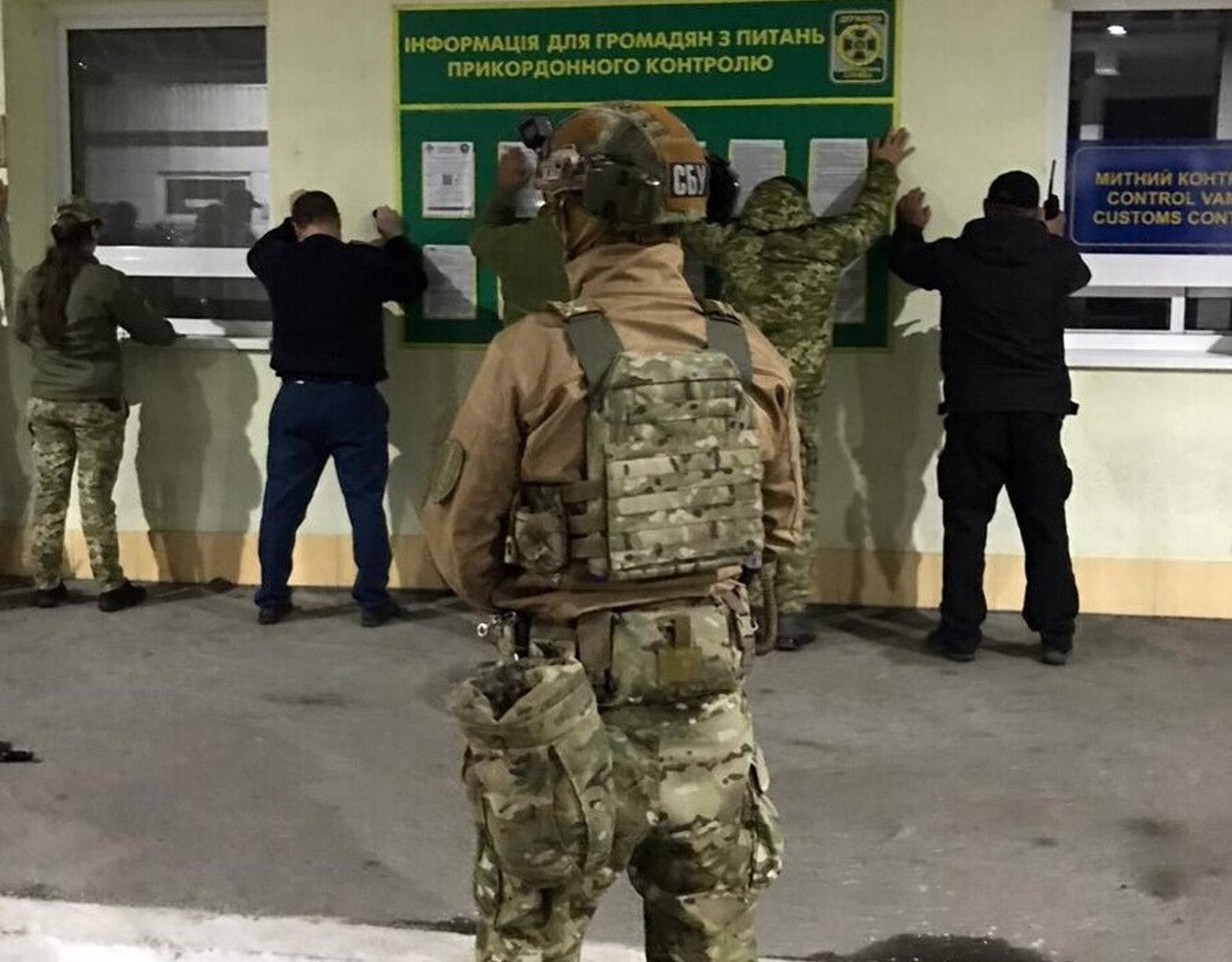 На Закарпатті митники брали данину з «євробляхерів»