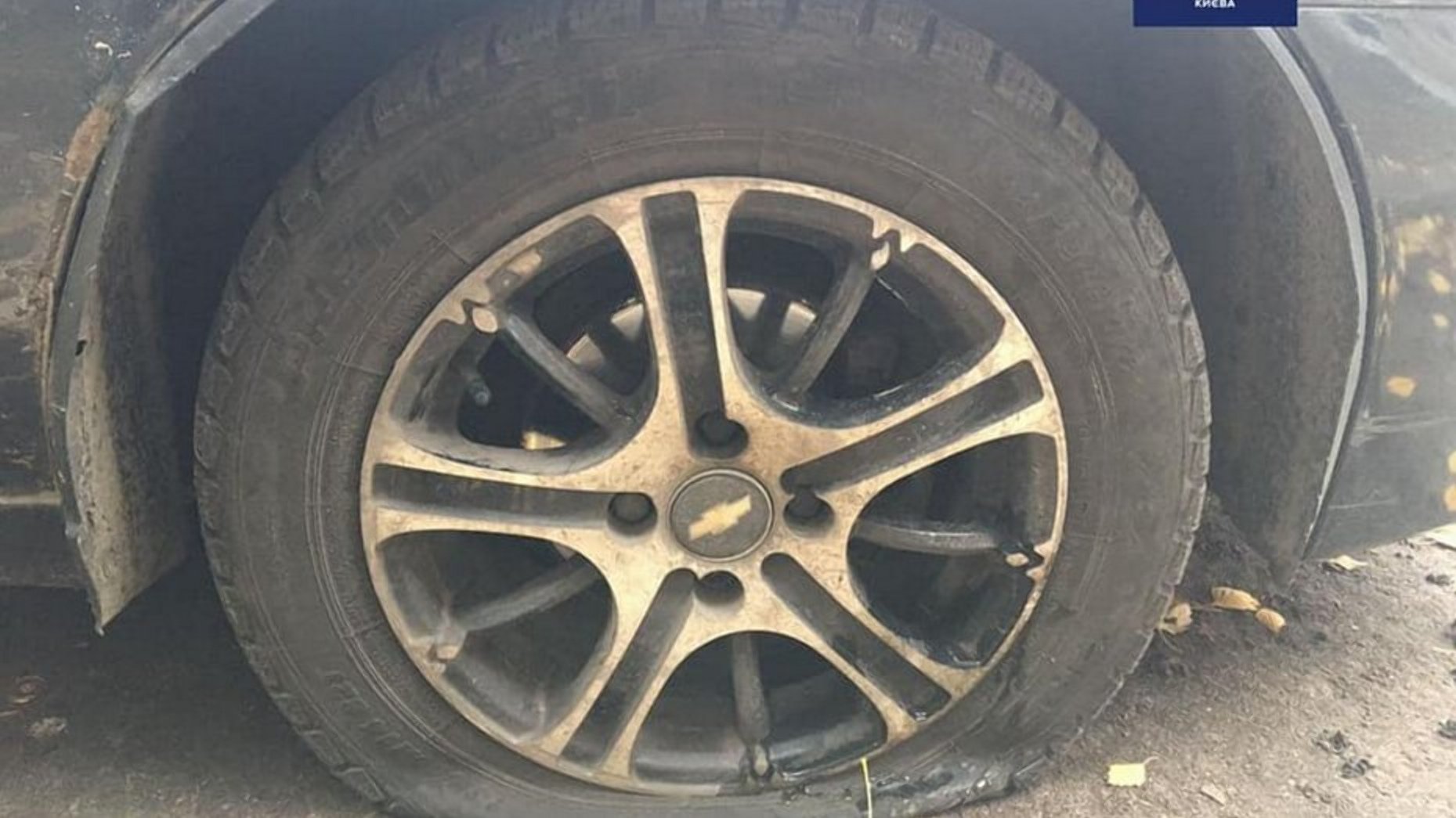 В Киеве 18-летний парень за ночь порезал шины 50 автомобилей