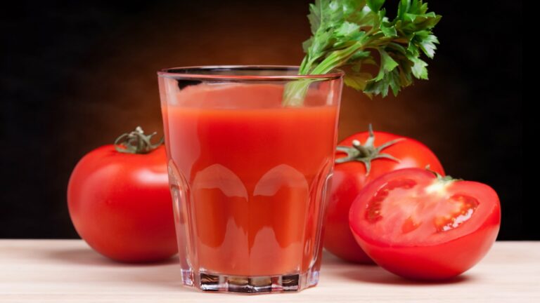 Томатный сок может существенно снизить артериальное давление, однако есть одна деталь  - today.ua