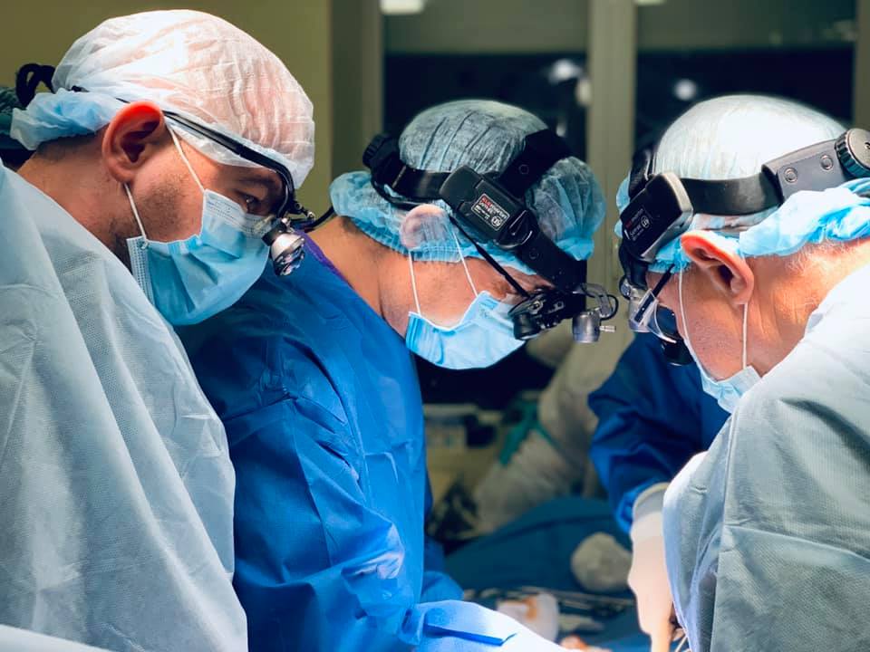 Одне життя за ціною трьох: у Львові медики за ніч зробили трансплантацію трьом пацієнтам від одного донора