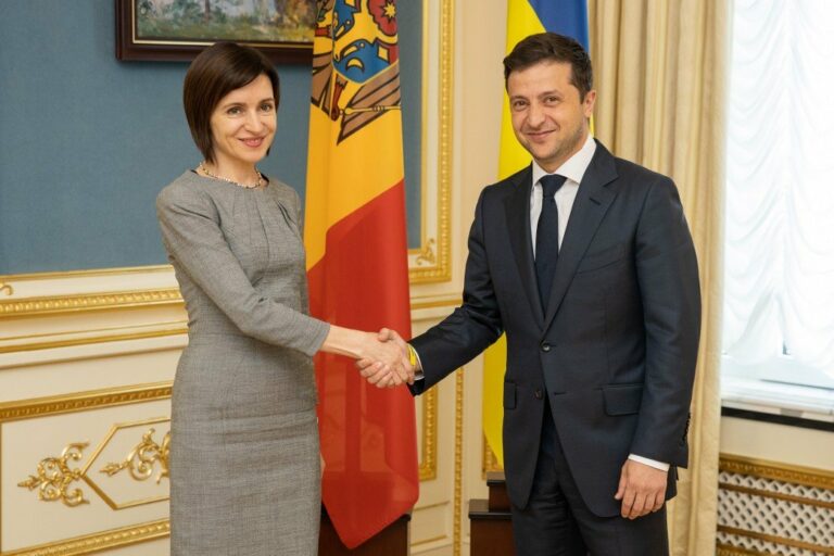Володимир Зеленський зателефонував Майї Санду, щоби привітати з перемогою на виборах президента Молдови - today.ua