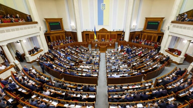 Зарплати і доплати для народних депутатів виростуть в 2021 році - today.ua