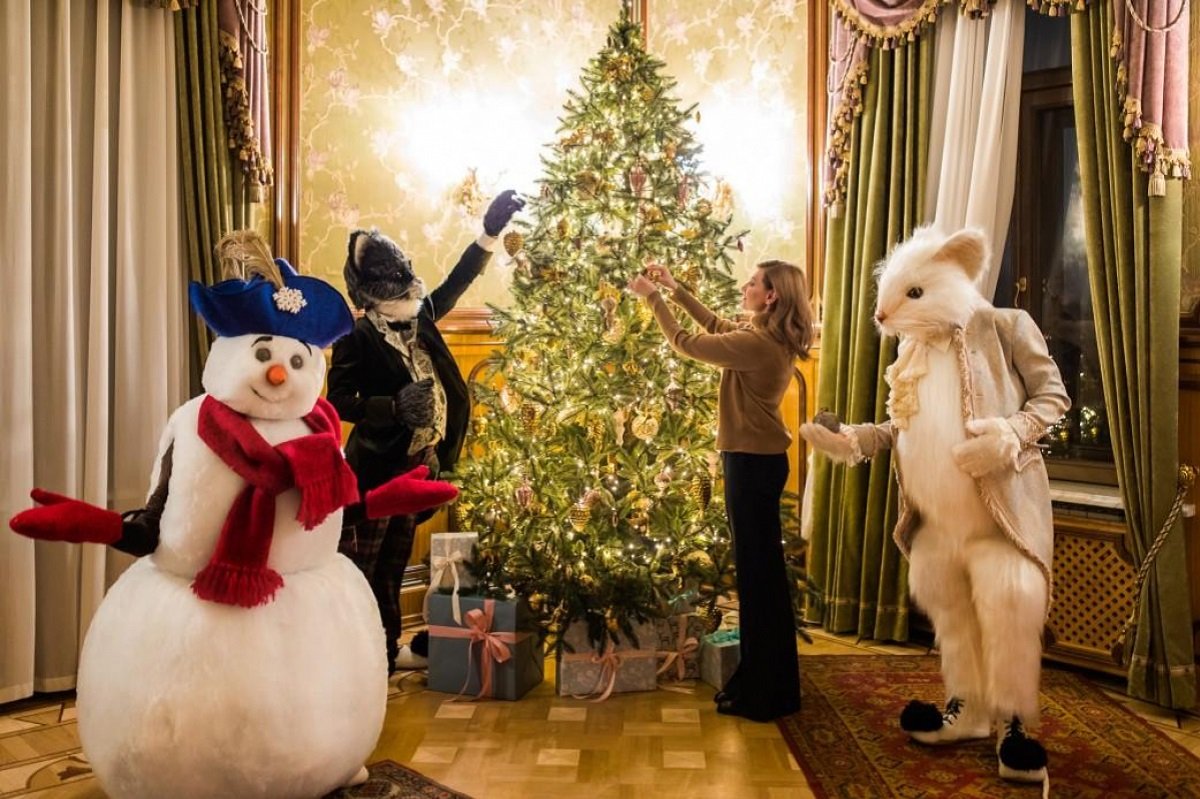 В Офисе президента к Новому году установят старые елки, но купят новые украшения