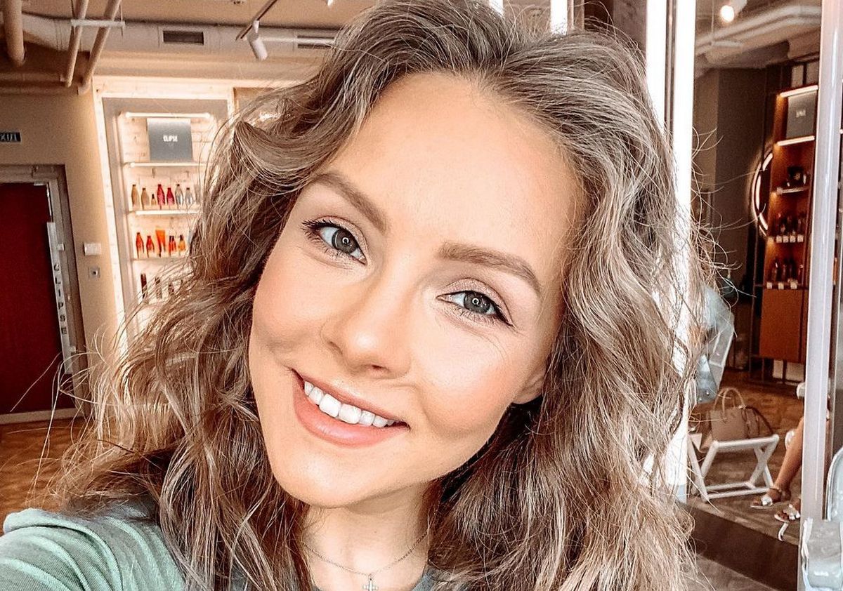 Олена Шоптенко в червоній мінісукні захопила стрункою фігурою - today.ua