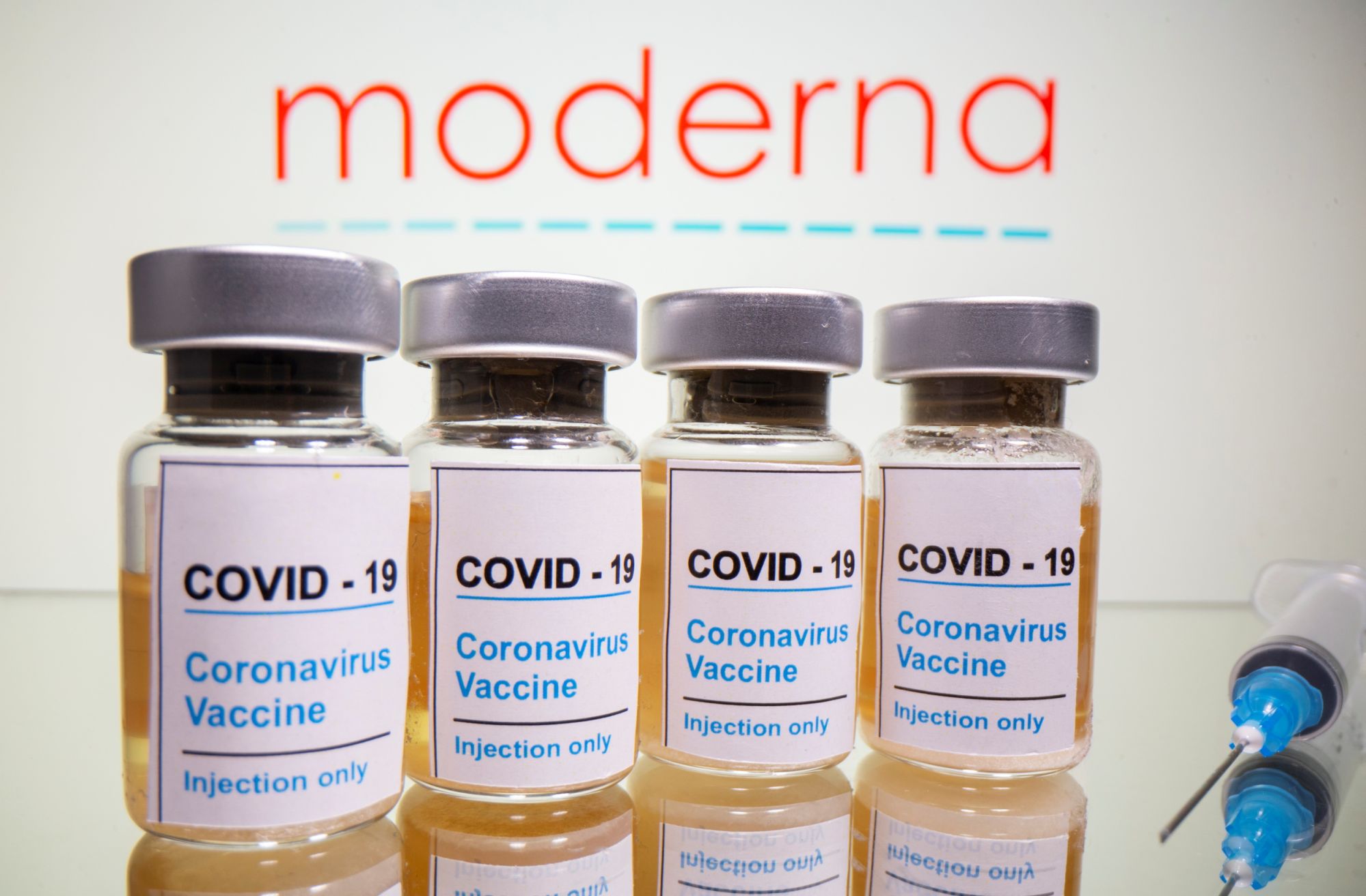 Украина хочет купить вакцину от коронавируса с меньшей эффективностью, но неприхотливую в хранении