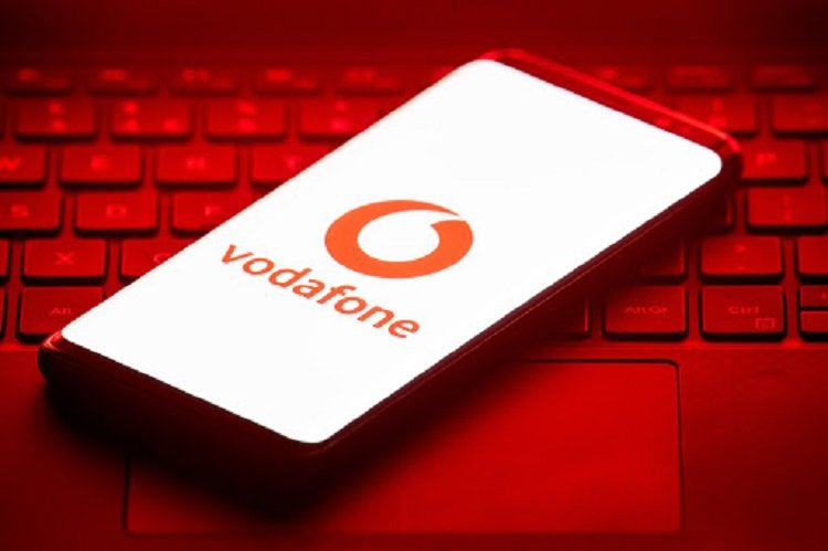 Vodafone подарит на Новый год своим абонентам 12 месяцев бесплатной мобильной связи