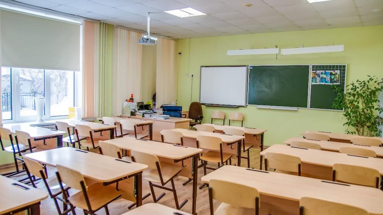 Українські школи можуть піти на канікули до кінця січня 2021