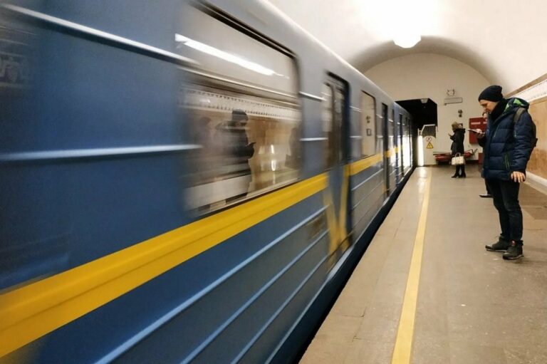 Власти Киева приняли решение о работе столичного метро во время локдауна - today.ua