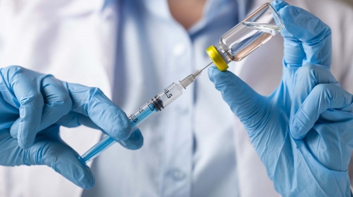 Facebook буде видаляти помилкові пости про вакцину від COVID-19
