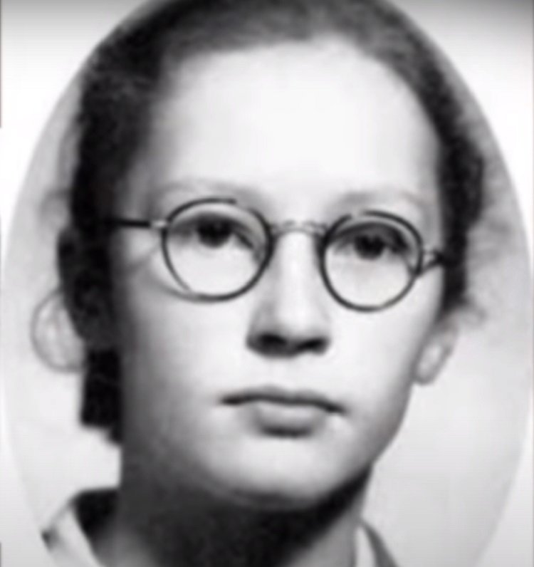 Пугачева из простушки в очках превратилась в Примадонну: архивные фото звезды