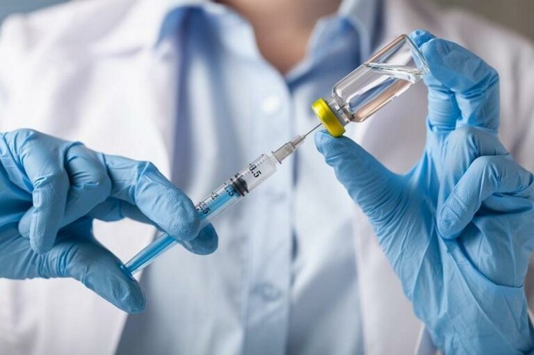 Вакцинацию от коронавируса планируют сделать обязательной для некоторых украинцев, - Минздрав - today.ua