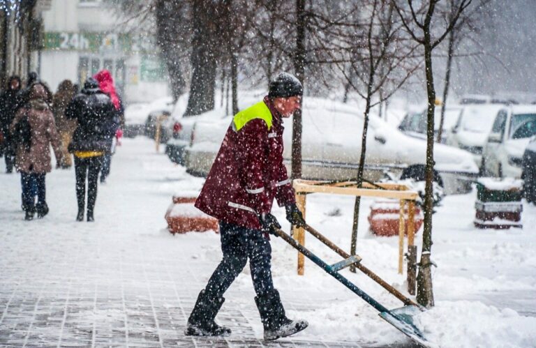 Киев засыплет снегом и скует гололед: спасатели предупредили об ухудшении погоды - today.ua