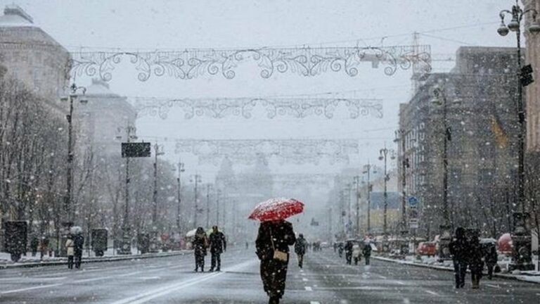 Украину снова накроют дожди с мокрым снегом: синоптики рассказали о погоде на конец декабря - today.ua