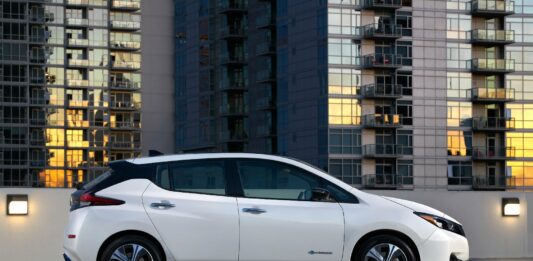 Електромобіль Nissan Leaf почав “розвалюватися“ після 100 тисяч км пробігу - today.ua