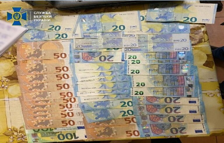 В Україні виявили фальшиві гроші: мають всі захисні елементи і проходять перевірку на приладах у пунктах обміну - today.ua