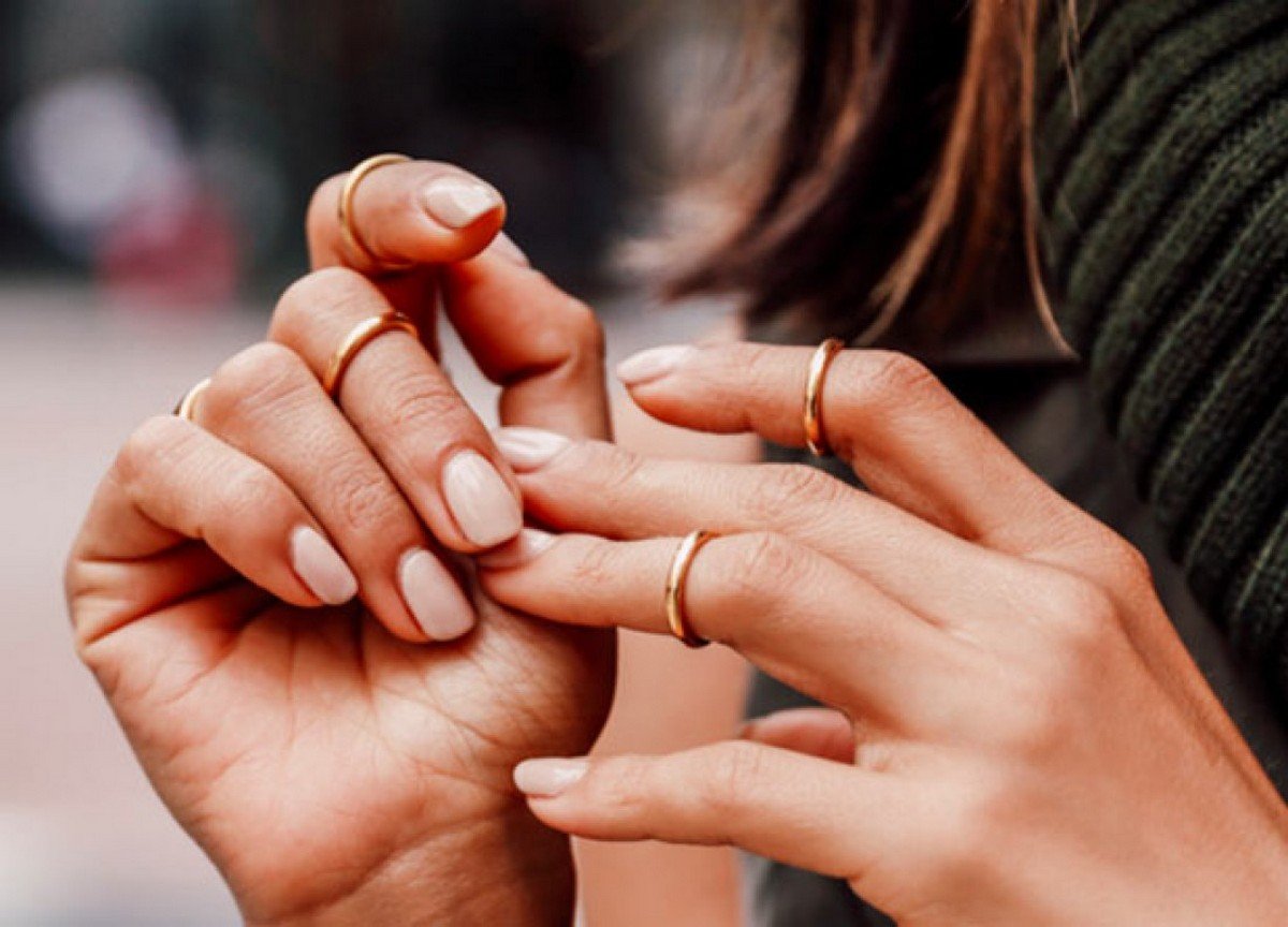 Частные руки. Фото руки. Long feminine fingers.