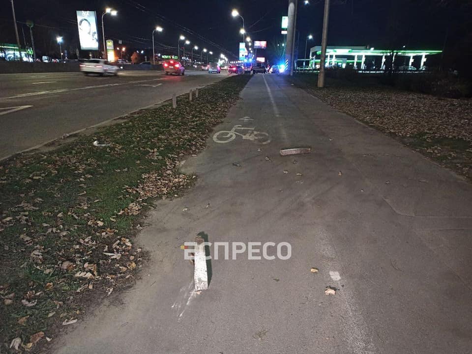 Вечірня ДТП в Києві: некероване таксі з мертвим водієм мчало, не розбираючи дороги