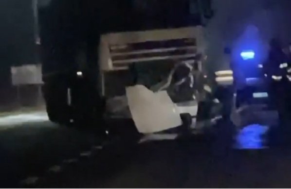 Смертельное ДТП на Волыни: грузовик с легковушкой столкнулись лоб в лоб - today.ua