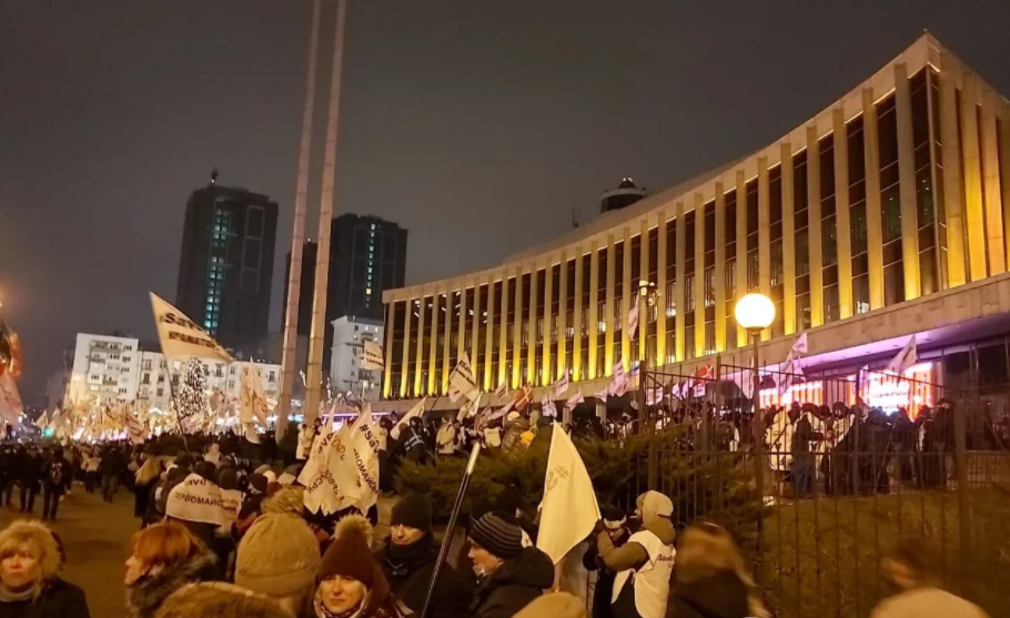 В Киеве ФОПы устроили протест на концерте “Квартала 95″ и озвучили свои требования президенту    