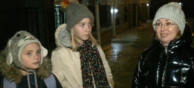 Киевская девочка, ставшая героиней Сети из-за гололеда, рассказала как одолевала Андреевский спуск