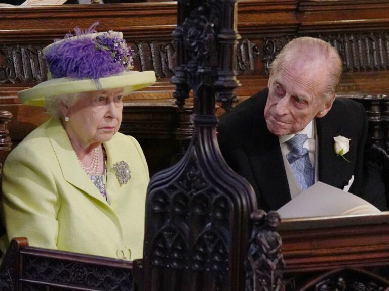 Королева Єлизавета і її чоловік принцип Філіп отримають щеплення від коронавірусу - today.ua