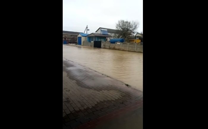 Наводнение в Кирилловке: после недельного шторма курорт ушел под воду - today.ua