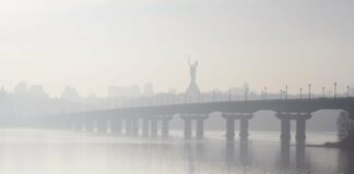 Штормове попередження для Києва: густий туман насувається на столицю, водіїв просять бути обережними - today.ua