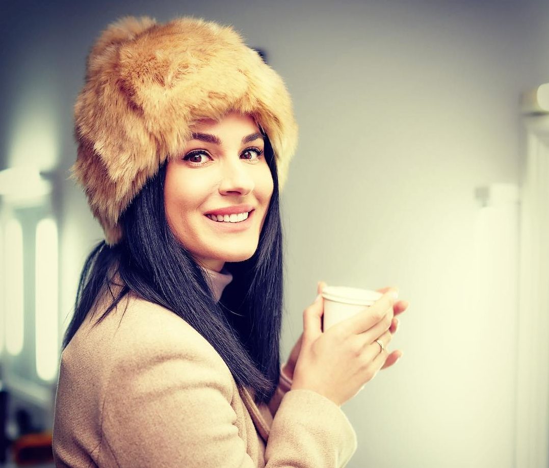 Маша Ефросинина показала, как вместе с семьей украсила новогоднюю елку