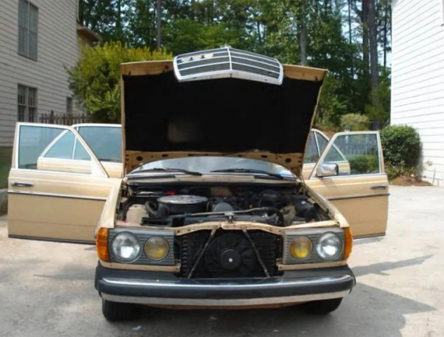 У США знайшли робочий Mercedes з пробігом майже 2 млн км - today.ua