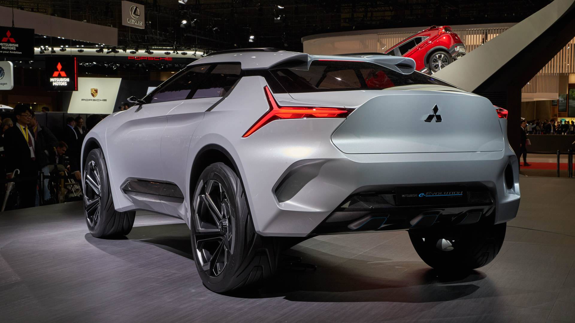 Mitsubishi готовится к серийному выпуску электрического кроссовера e-Evolution