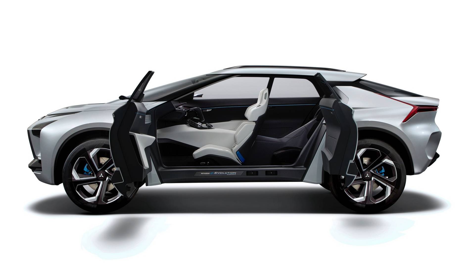 Mitsubishi готовится к серийному выпуску электрического кроссовера e-Evolution