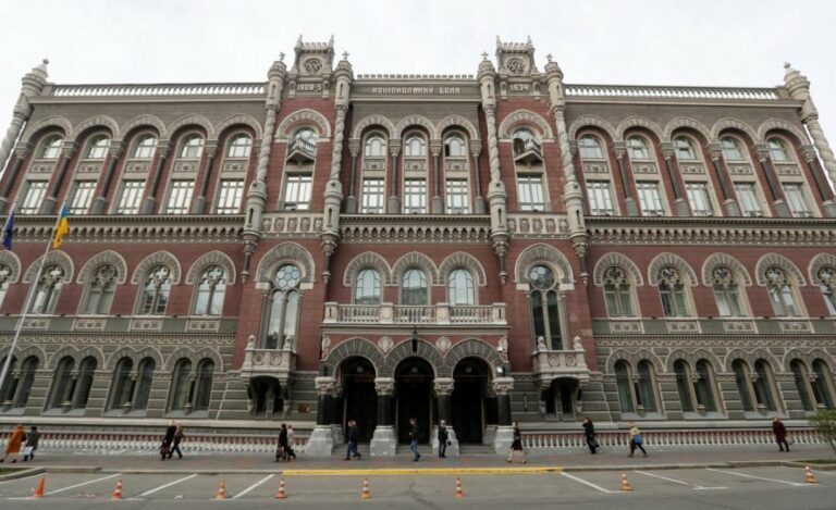 Нацбанк скасував комісійні банків за карантинні 8 тисяч: звідки українцям прийдуть гроші - today.ua