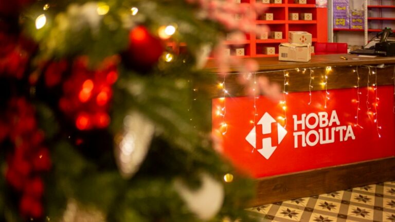 “Нова пошта“ і банки йдуть зустрічати Новий рік: як вони працюватимуть під час свят - today.ua
