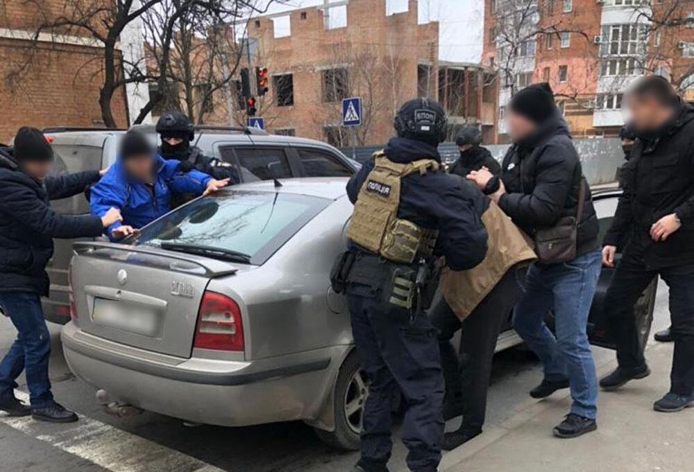 Продають евробляхи за підробленими свідоцтвами про реєстрацію: поліція розповіла про нову схему шахраїв - today.ua