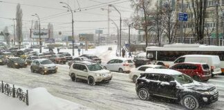 Київ стоїть у заторах через потужний снігопад - today.ua