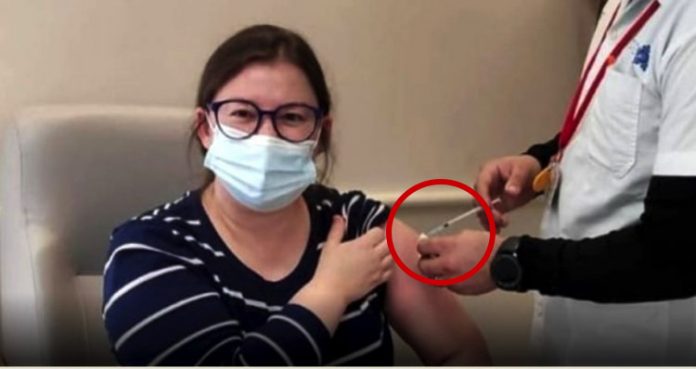 Прививку от коронавируса сделали первой гражданке Украины: женщина получила вакцину бесплатно