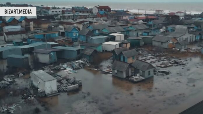 Шторм затопив і зруйнував бази відпочинку в Кирилівці: курорт хоче відгородитися від моря стіною