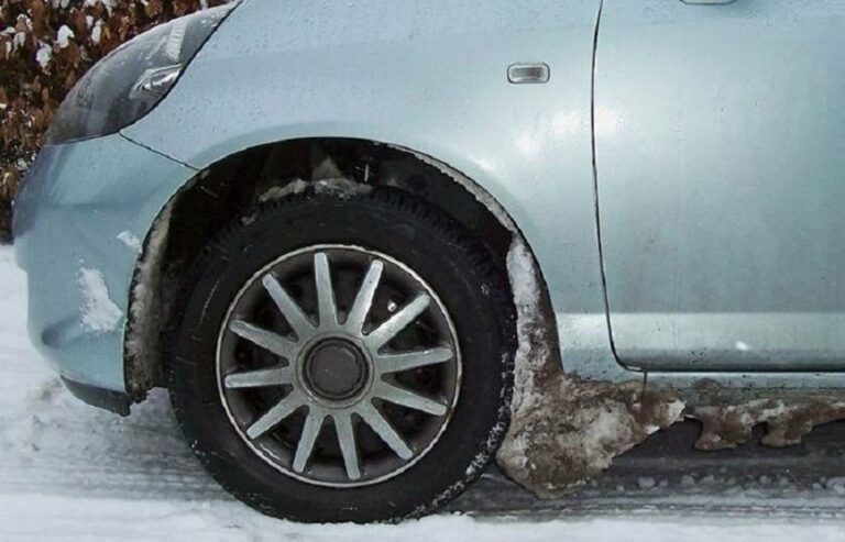 Как помешать налипанию снега на арки автомобиля - today.ua