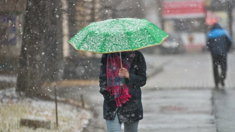 На Україну обрушаться снігові зливи, а потім приморозить: синоптики уточнили прогноз погоди на найближчі три дні - today.ua
